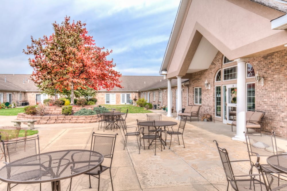 Back courtyard at Brookstone Estates of Effingham in Effingham, Illinois.