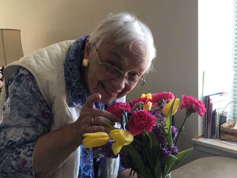 Resident with flowers at Victory Centre of Bartlett