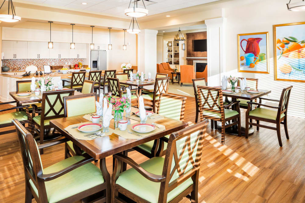 Dining area at Azpira at Windermere in Windermere, Florida | Pathway to Living