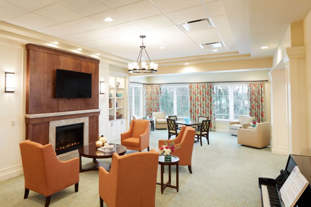Lounge at Azpira at Windermere in Windermere, Florida | Pathway to Living