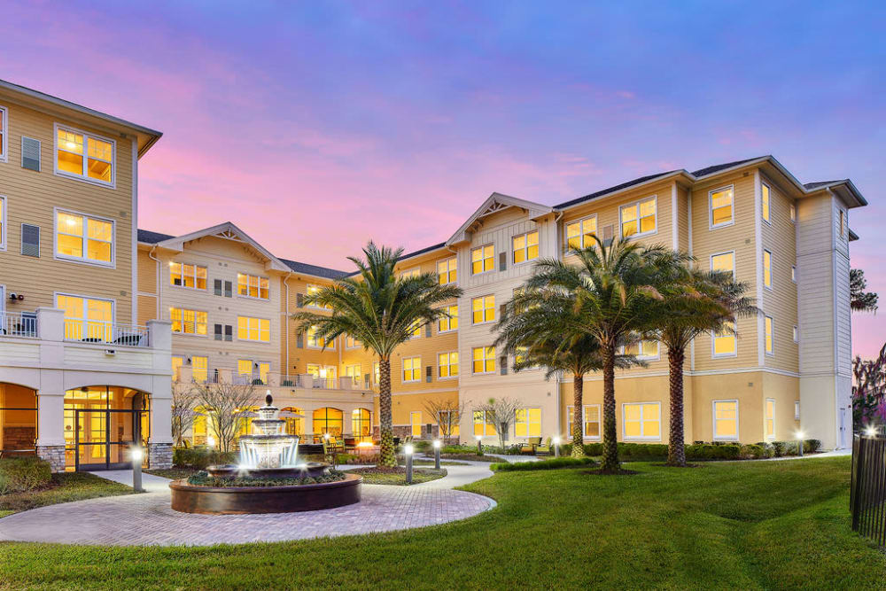 Courtyard at Azpira at Windermere in Windermere, Florida | Pathway to Living