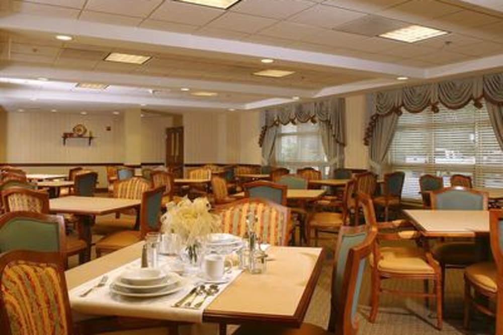 Dining Room at Victory Centre of River Woods in Melrose Park