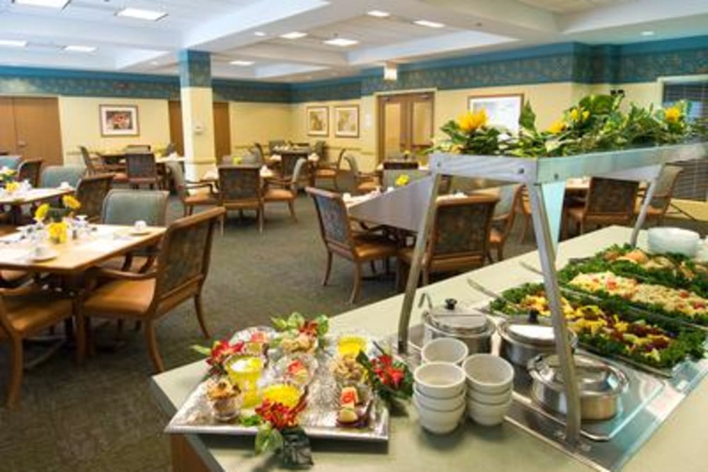 Dining lounge with a variety of plates at Victory Centre of Galewood in Chicago, IL