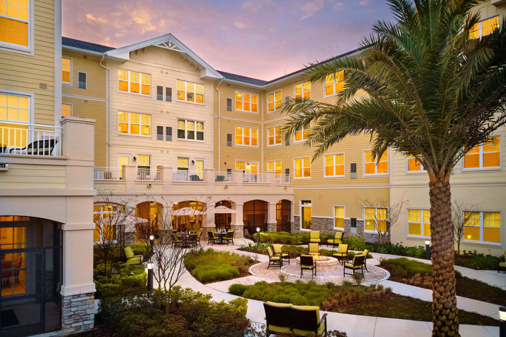 Courtyard at Azpira at Windermere in Windermere, Florida | Pathway to Living