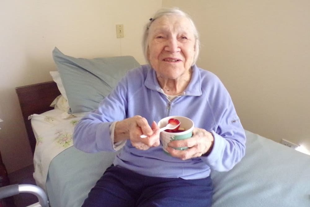Resident eating at Victory Centre of Joliet