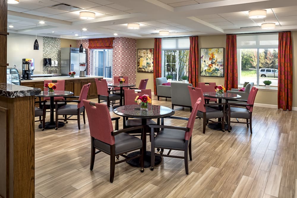 Dining area at Azpira Place of Lake Zurich