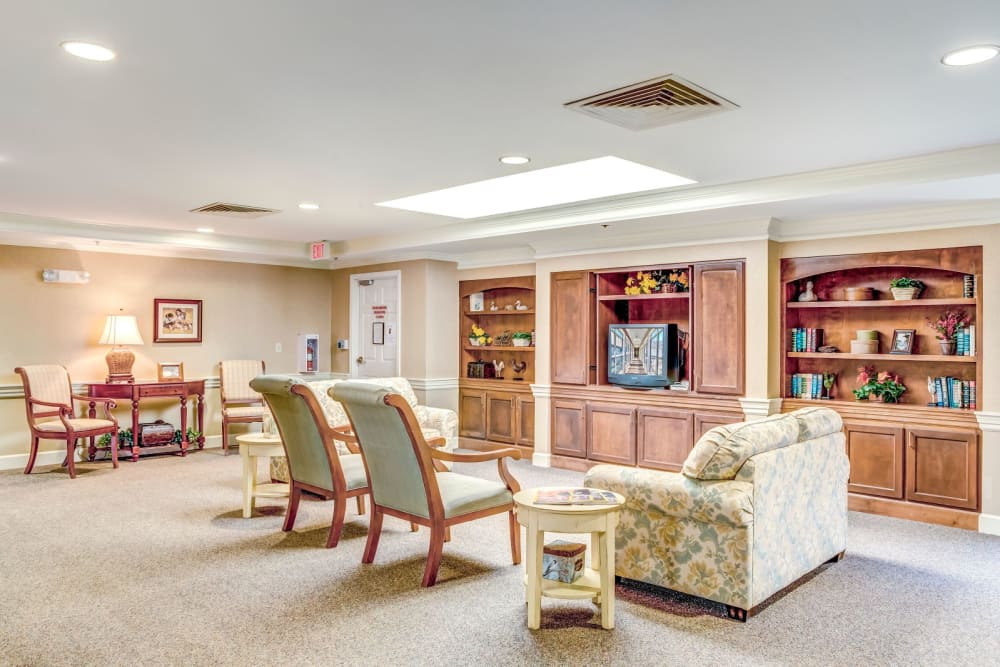 Community sitting area with television and wood bookshelf at Carriage Court of Washington Court House in Washington Court House, Ohio