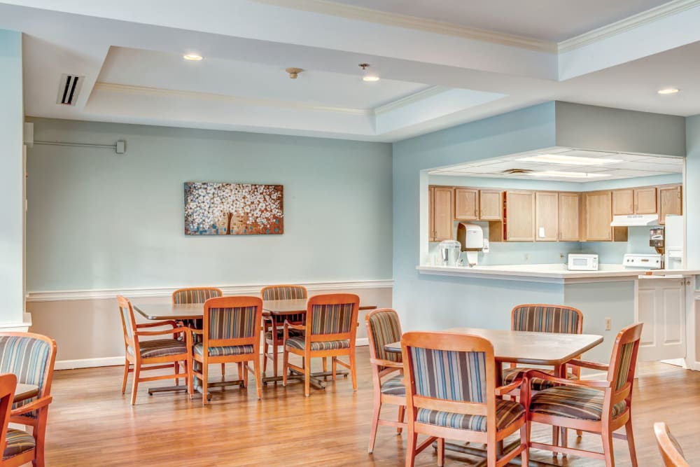 Calming light blue dining room at Carriage Court of Lancaster in Lancaster, Ohio
