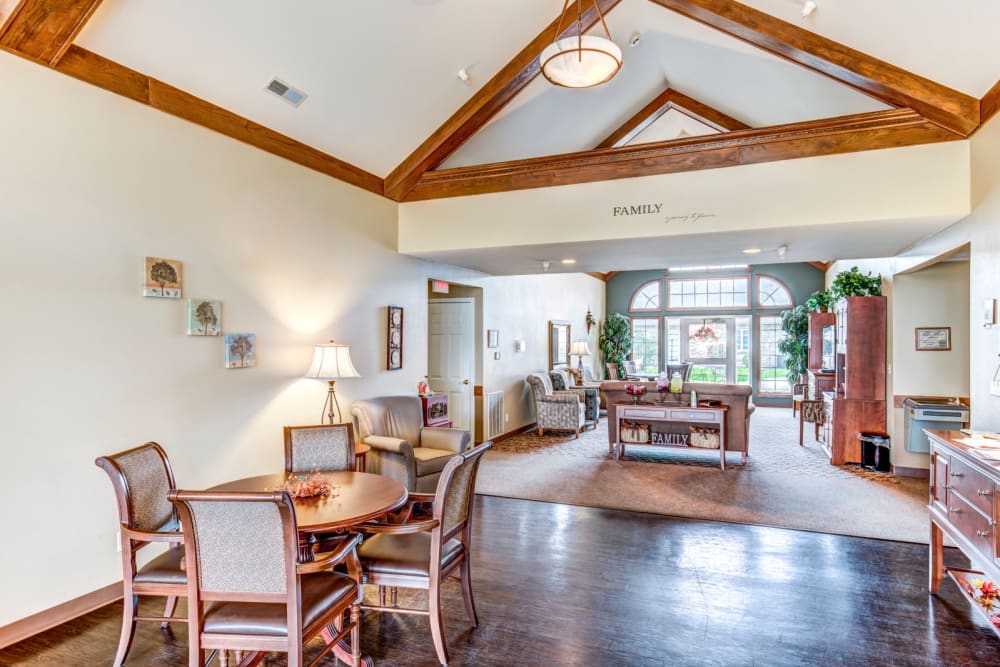 Charming lounge area at Brookstone Estates of Effingham in Effingham, Illinois.