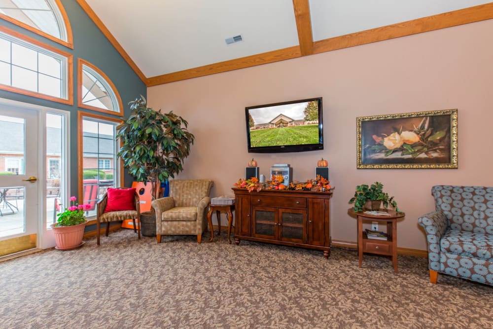 Welcoming TV room at Brookstone Estates of Rantoul in Rantoul, Illinois