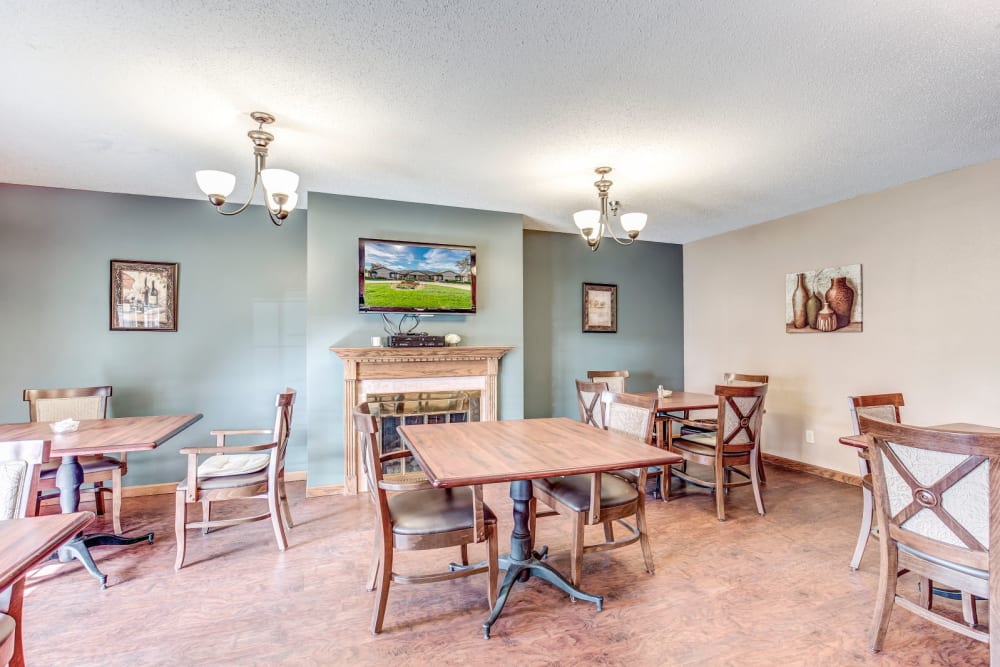 Dining room at Brookstone Suites of Effingham in Effingham, Illinois.