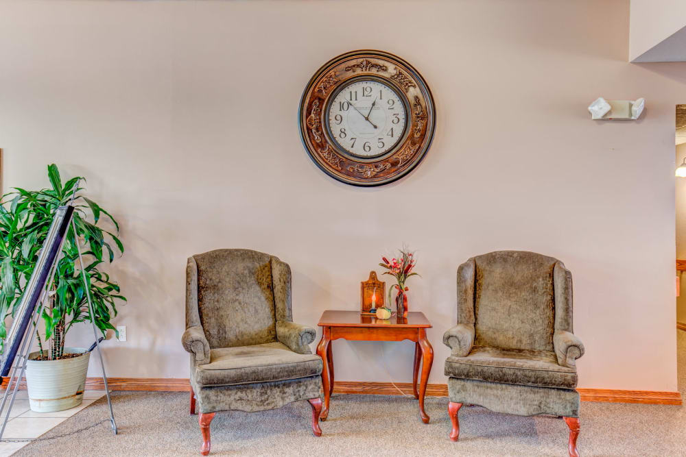 Seating area at front entrance of Brookstone Estates of Fairfield in Fairfield, Illinois.