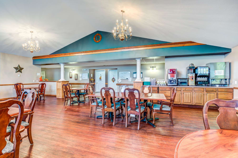 Dining area at Brookstone Estates of Harrisburg in Harrisburg, Illinois.