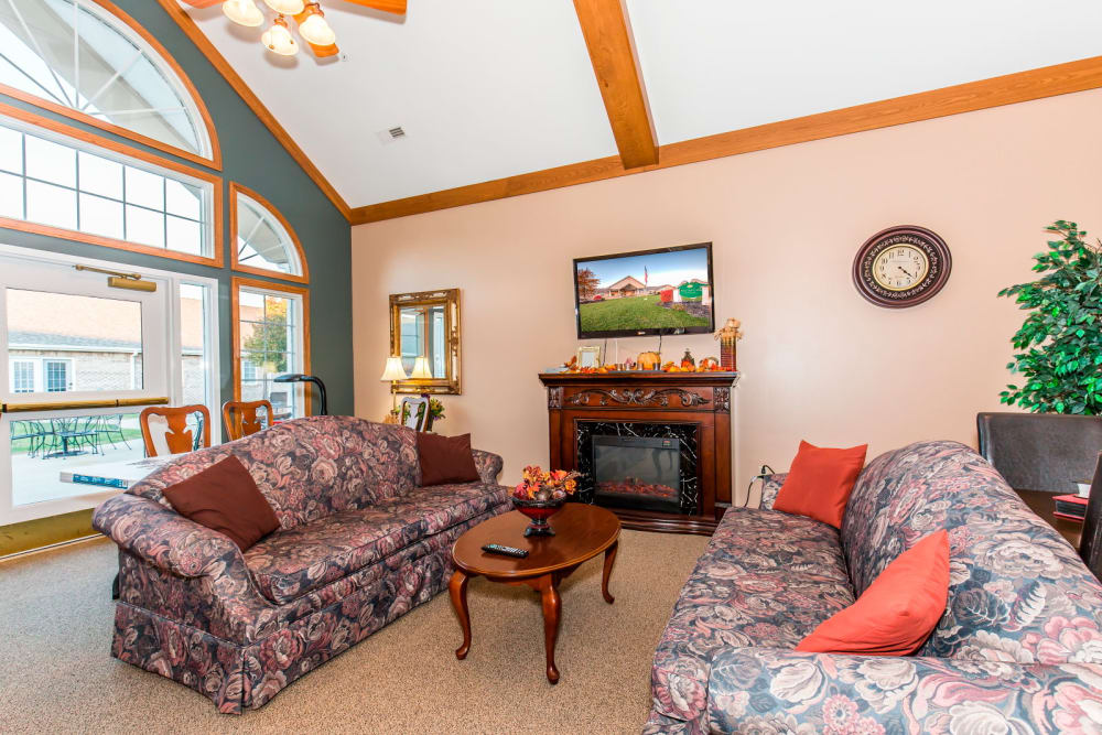 Seating area at Brookstone Estates of Harrisburg in Harrisburg, Illinois.
