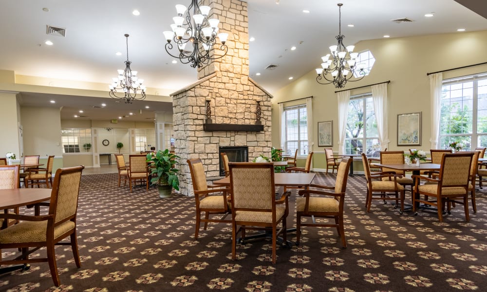 Assisted-Living-Memory-Care-Azpira-Place-Breton-Dining