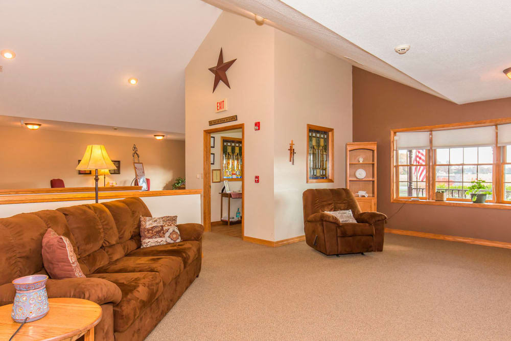 Well lit sitting room at Emerald Glen of Olney in Olney, Illinois