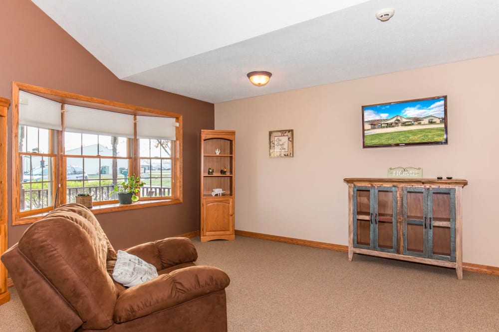 Open and light sitting room at Emerald Glen of Olney in Olney, Illinois