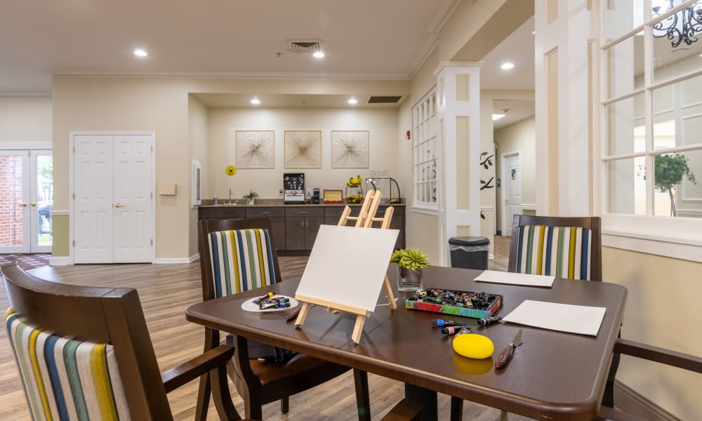 Assisted-Living-Memory-Care-Azpira-Place-Breton-Activities-Art