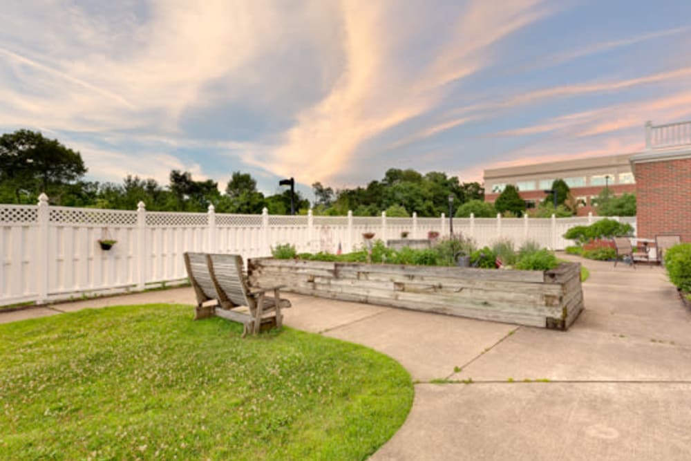 Outdoor patio area at Carriage Court of Kenwood in Cincinnati, Ohio