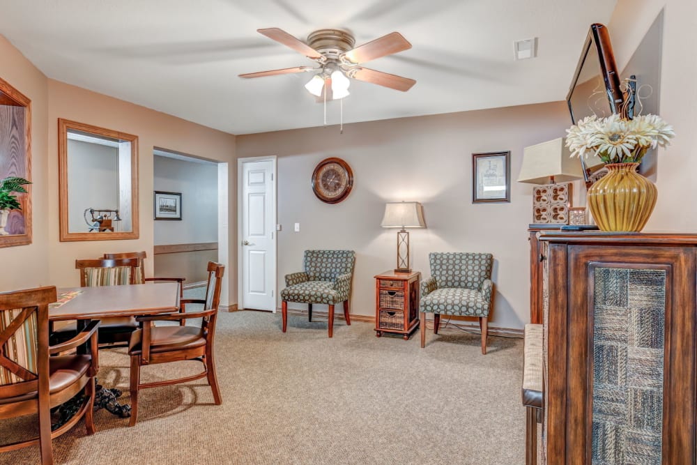 Airy sitting area with table at Brookstone Estates of Tuscola in Tuscola, Illinois