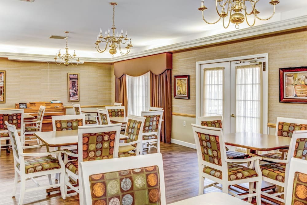 Elegant dining area complete with ornate curtains and chandeliers at Carriage Court of Washington Court House in Washington Court House, Ohio